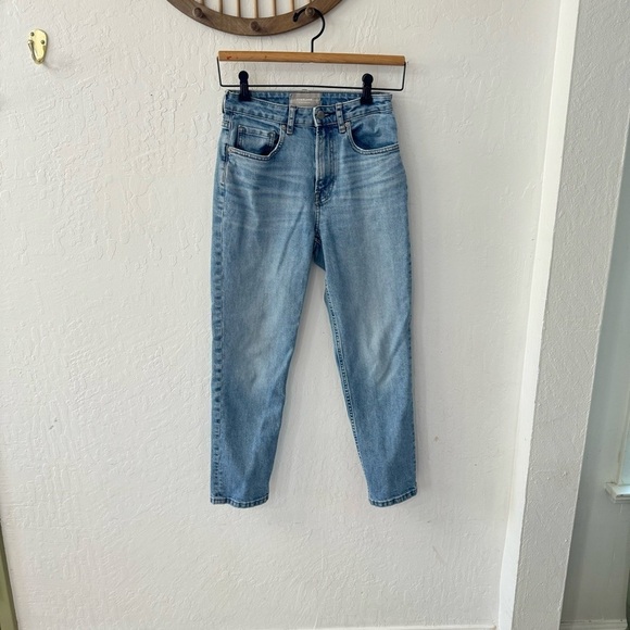 Everlane Curvy Cheeky Jean 26 Crop Light Wash - Picture 11 of 11